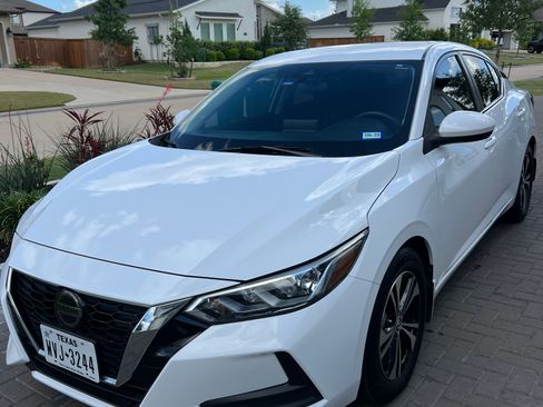 Used 2021 Nissan Sentra SV image 1