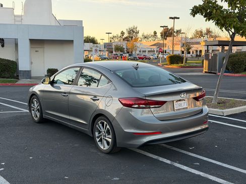 Used 2017 Hyundai Elantra Limited image 4