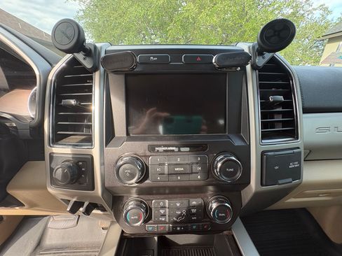 Used 2019 Ford F250 Lariat w/ Lariat Value Package AWD/4WD image 12