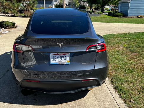 Used 2021 Tesla Model Y Long Range image 2