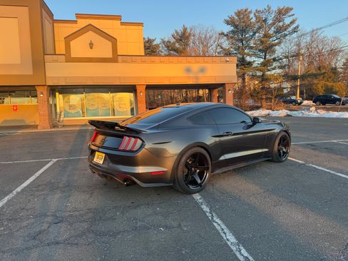Used 2017 Ford Mustang GT Premium w/ GT Performance Package RWD image 6