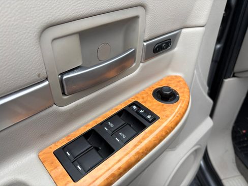 Used 2008 Chrysler Aspen Limited image 6