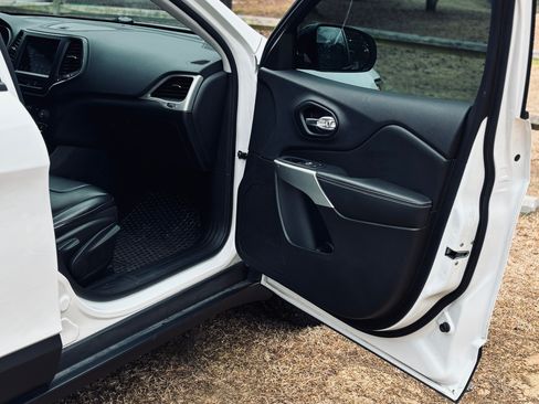 Used 2022 Jeep Cherokee Latitude w/ Sun & Sound Group image 21