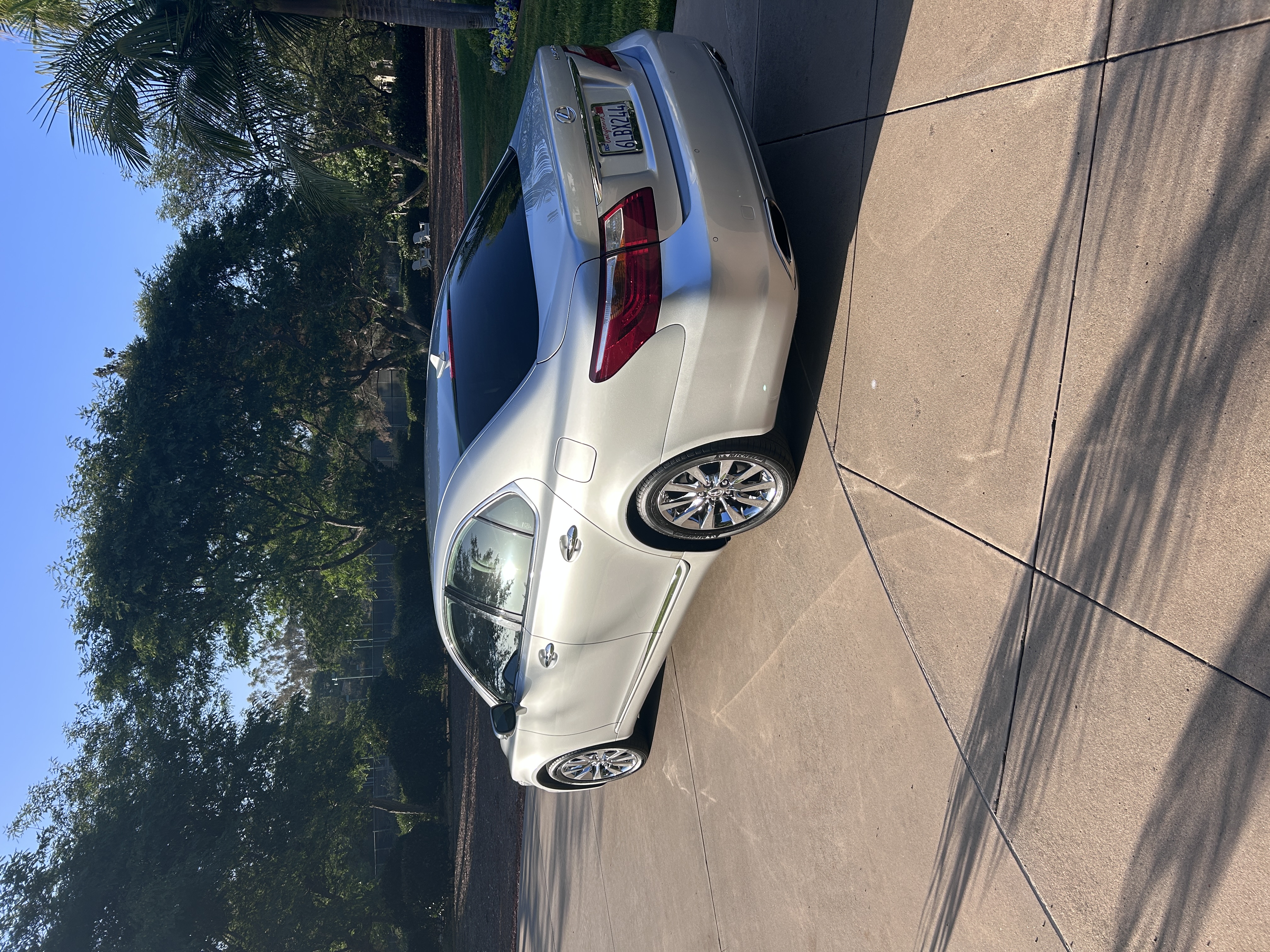 Used 2011 Lexus LS 460 w/ Comfort Pkg RWD image 4