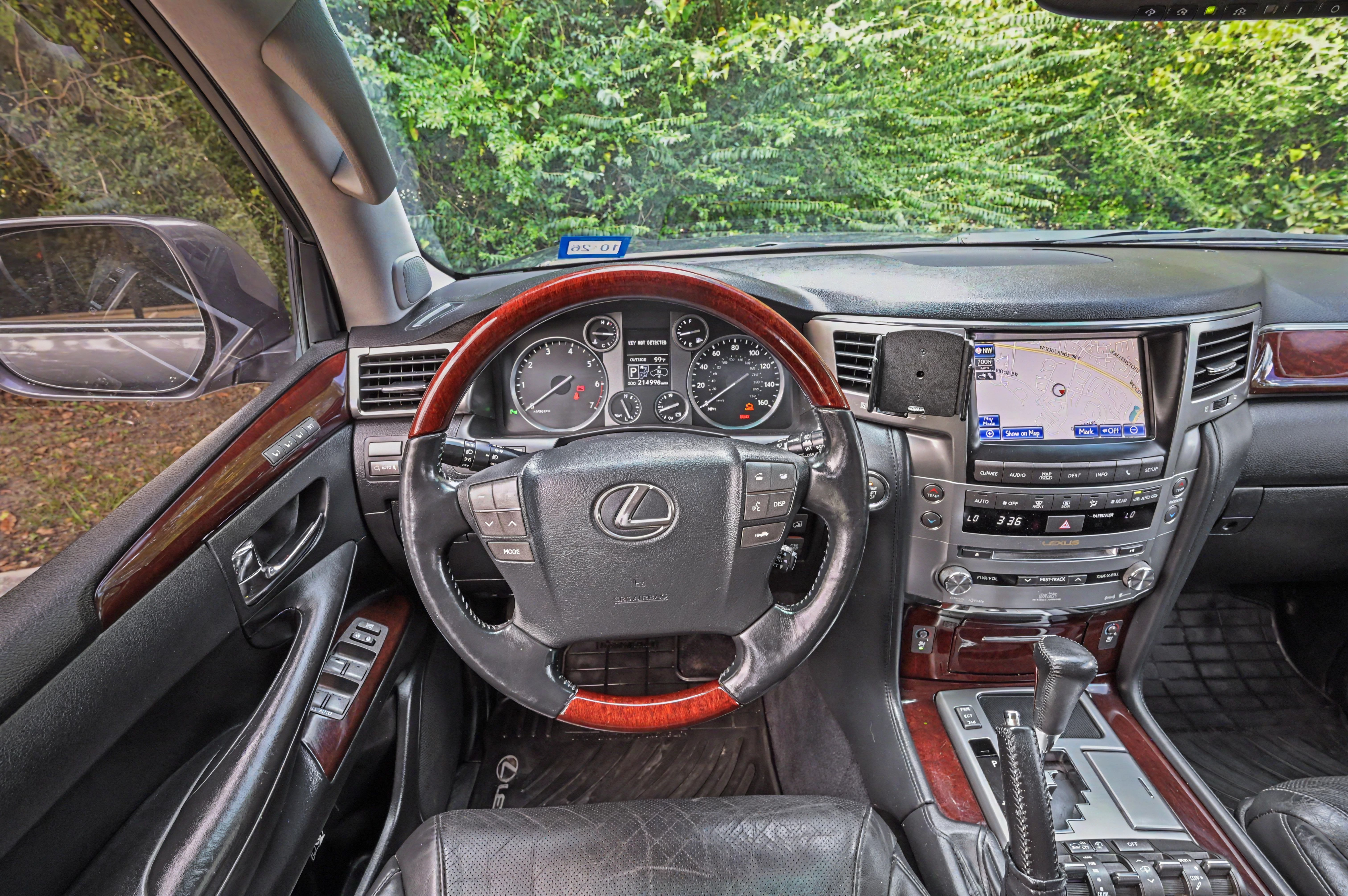 Used 2014 Lexus LX 570 4WD image 17