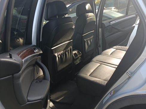 Used 2009 BMW X5 xDrive48i AWD/4WD image 6