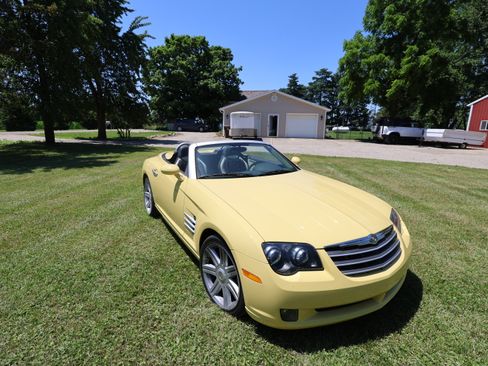 Used 2005 Chrysler Crossfire Limited RWD image 6
