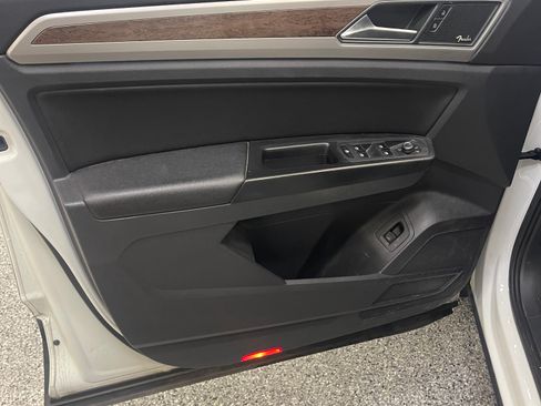 Used 2018 Volkswagen Atlas SEL Premium image 18