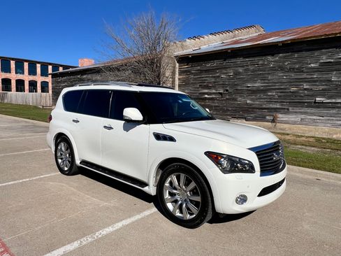 Used 2014 INFINITI QX80 4WD w/ Deluxe Touring Package image 27