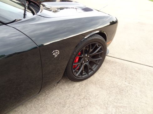 Used 2015 Dodge Challenger SRT Hellcat RWD image 10