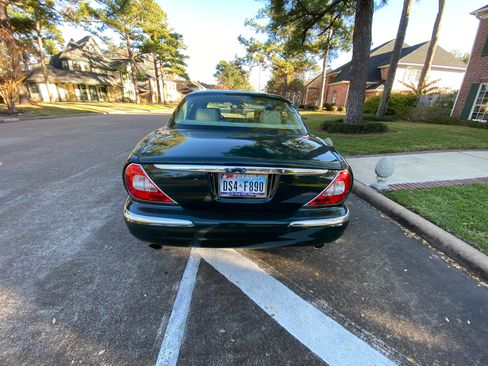 Used 2007 Jaguar XJ8 L Vanden Plas Sedan 4D image 5