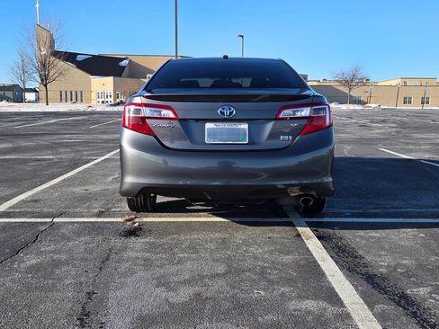 Used 2014 Toyota Camry SE w/ Moonroof Package image 6