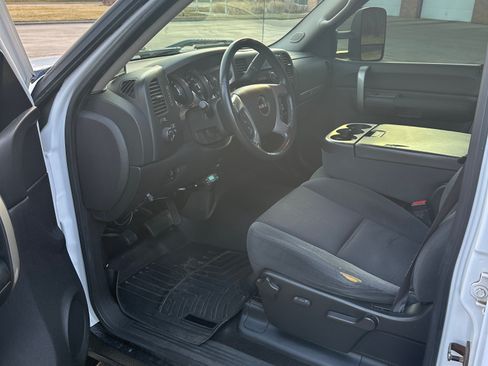 Used 2009 GMC Sierra 2500 SLE w/ Convenience Package image 9