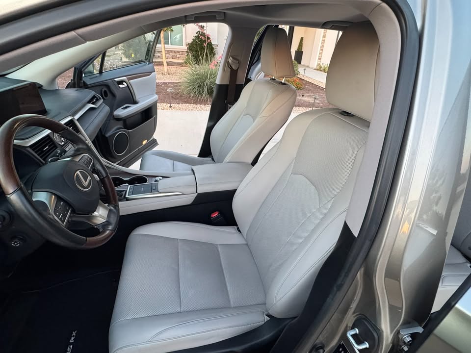 Used 2021 Lexus RX 350L Premium w/ Premium Package AWD/4WD image 12
