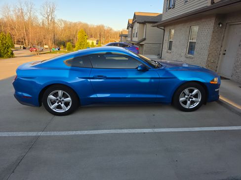 Used 2019 Ford Mustang Coupe image 2