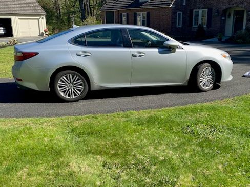 Used 2014 Lexus ES 350 w/ Luxury Package FWD image 6