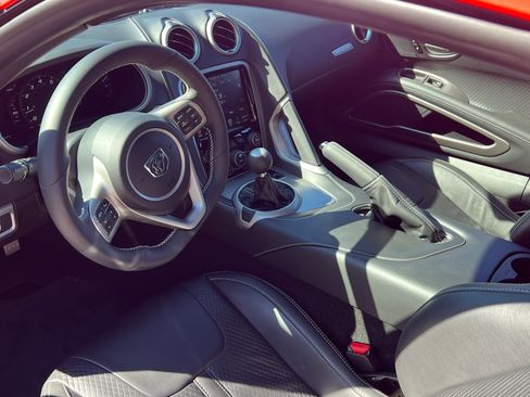 Used 2013 SRT Viper GTS w/ GTS Laguna Interior Pkg image 8