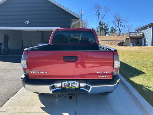 Used 2013 Toyota Tacoma 4x4 Double Cab w/ SR5 Pkg image 12