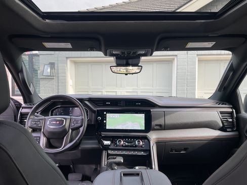 Used 2022 GMC Sierra 1500 AT4 w/ AT4 Premium Package image 9