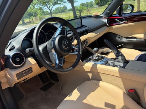 Used 2025 MAZDA MX-5 Miata RWD image 5