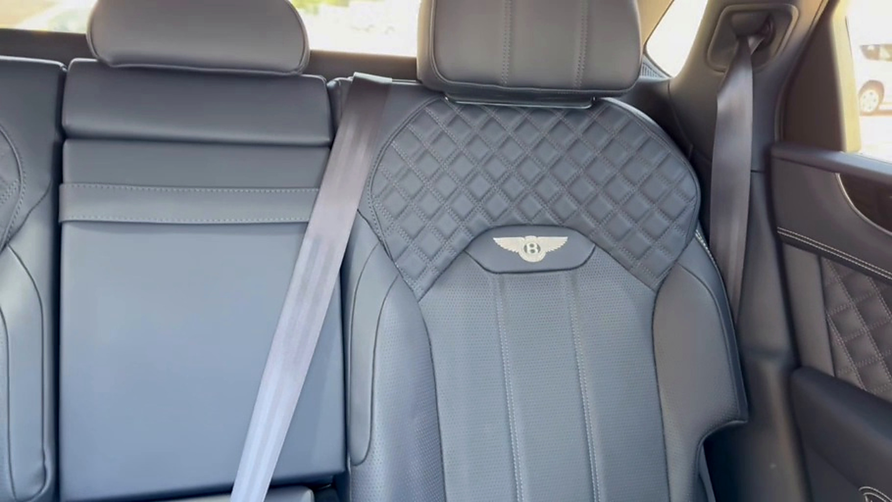 Used 2021 Bentley Bentayga AWD/4WD image 22