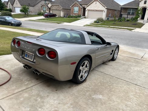 Used 1999 Chevrolet Corvette Coupe w/ Roof Pkg RWD image 2