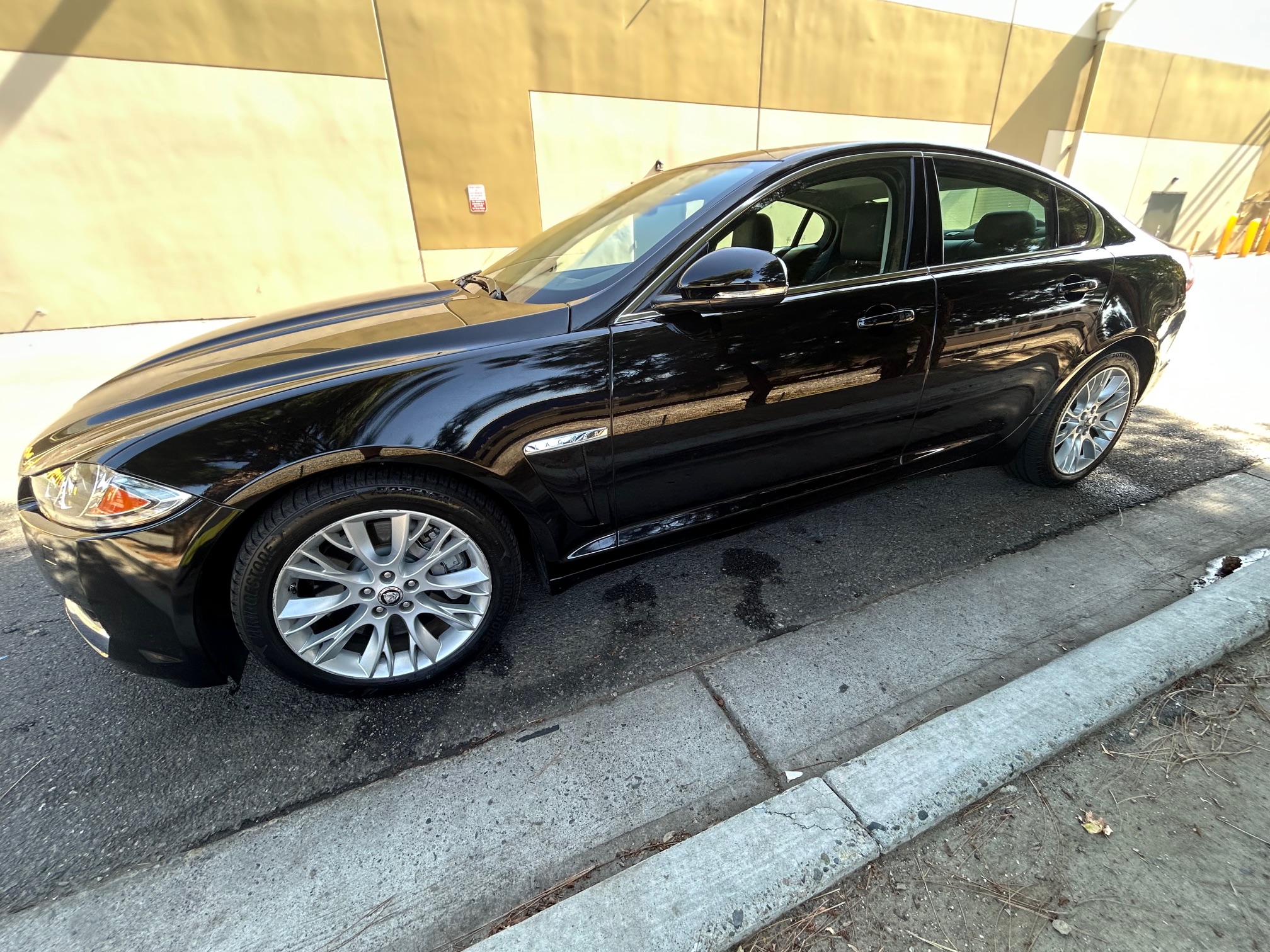 Used 2013 Jaguar XF 3.0 RWD image 2