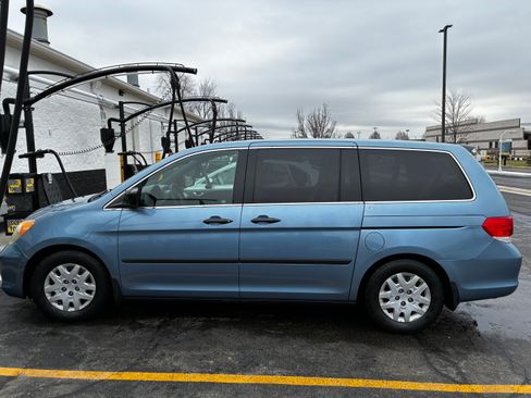 Used 2010 Honda Odyssey LX image 2