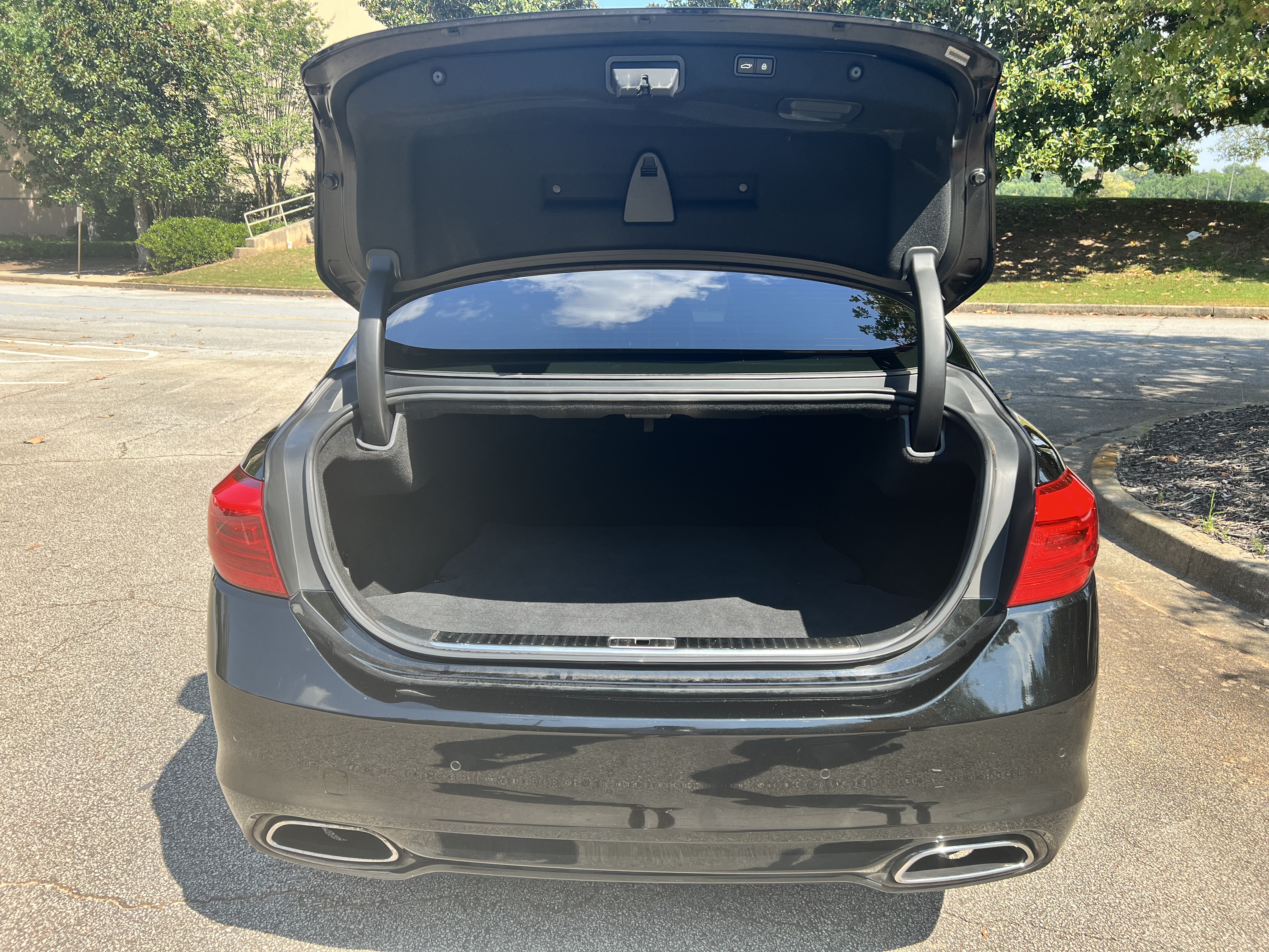 Used 2015 Kia K900 Luxury w/ VIP Package (Discontinued) RWD image 6