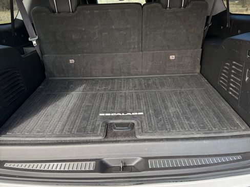 Used 2016 Cadillac Escalade ESV Premium image 12