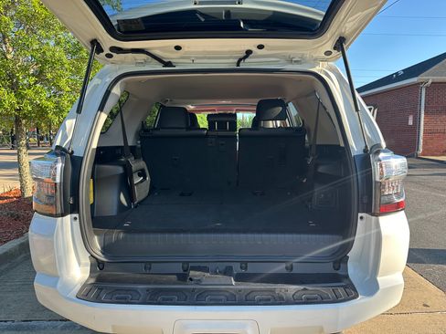 Used 2022 Toyota 4Runner SR5 Premium w/ Moonroof Package RWD image 20