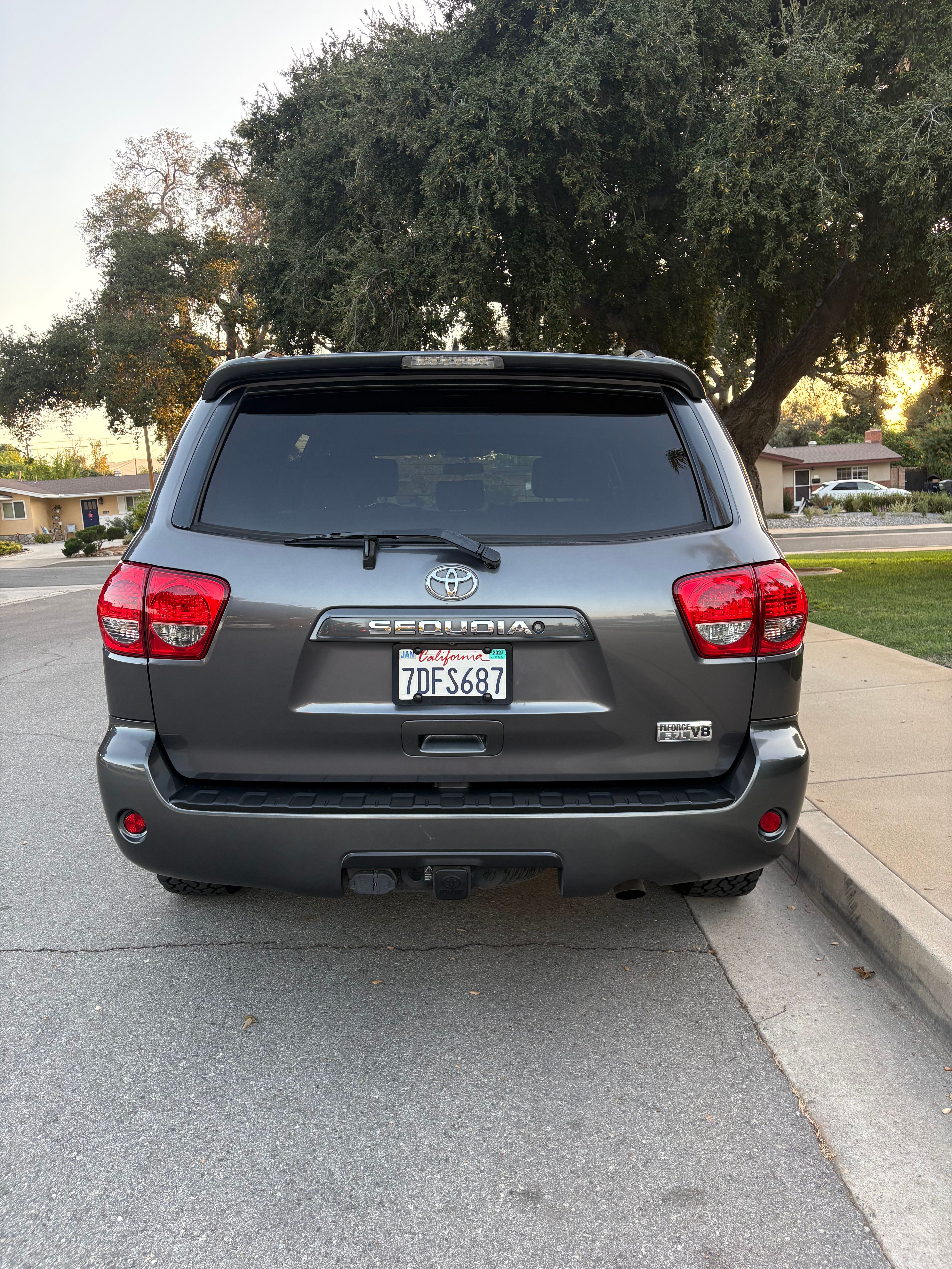 Used 2014 Toyota Sequoia SR5 AWD/4WD image 5