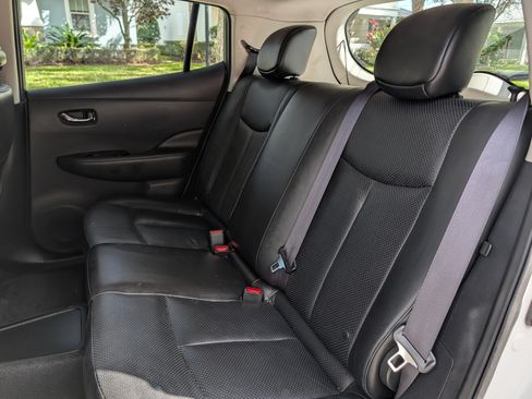 Used 2015 Nissan Leaf SL image 17