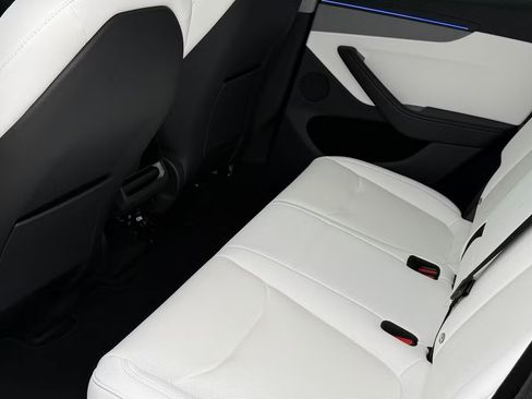 Used 2026 Tesla Model Y Long Range RWD image 5