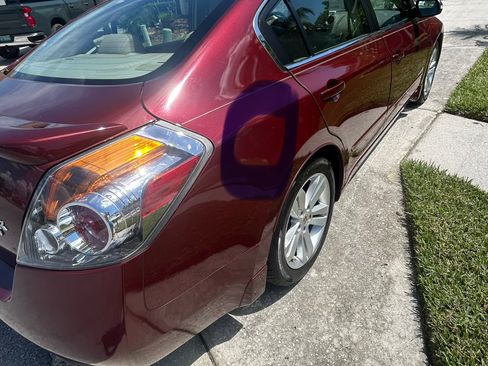 Used 2010 Nissan Altima 3.5 SR w/ Premium Pkg FWD image 6