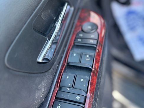 Used 2011 Cadillac Escalade ESV Luxury image 10