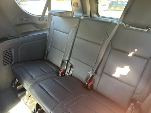 Used 2024 Chevrolet Suburban Z71 w/ Off-Road Capability Package image 10