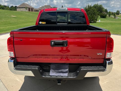 Used 2017 Toyota Tacoma SR5 w/ Tow Package RWD image 5