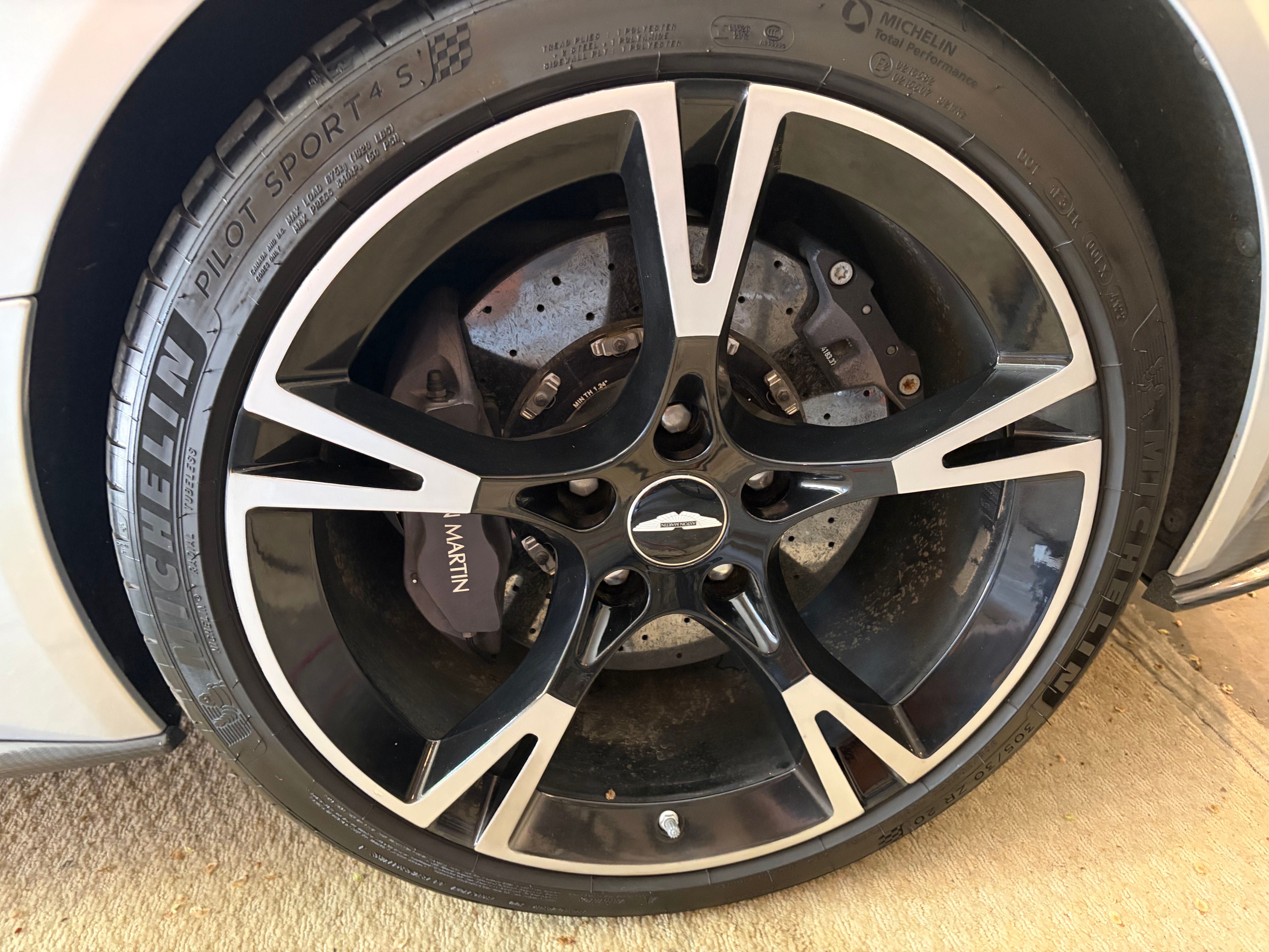 Used 2018 Aston Martin Vanquish S RWD image 20