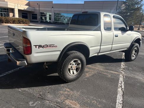 Used 2000 Toyota Tacoma Pickup image 4