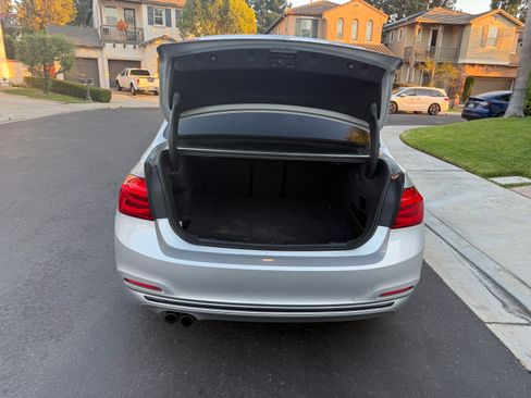 Used 2018 BMW 330e w/ Convenience Package image 8