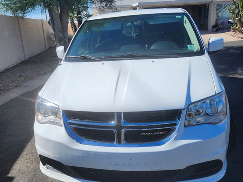 Used 2016 Dodge Grand Caravan SXT image 4