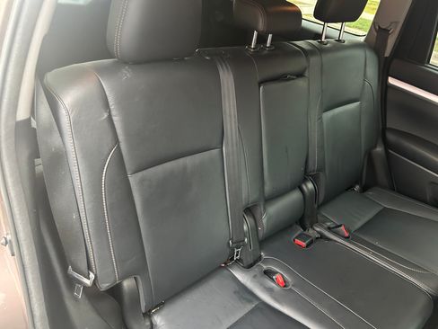 Used 2018 Toyota Highlander XLE AWD/4WD image 21