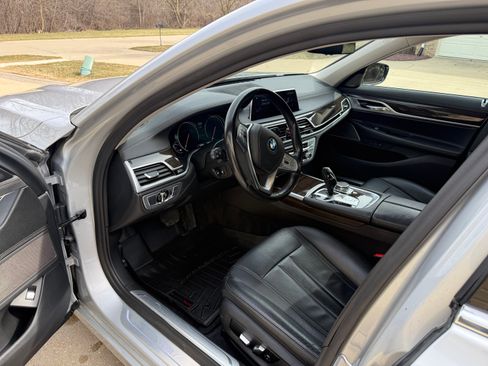 Used 2019 BMW 740i xDrive image 15