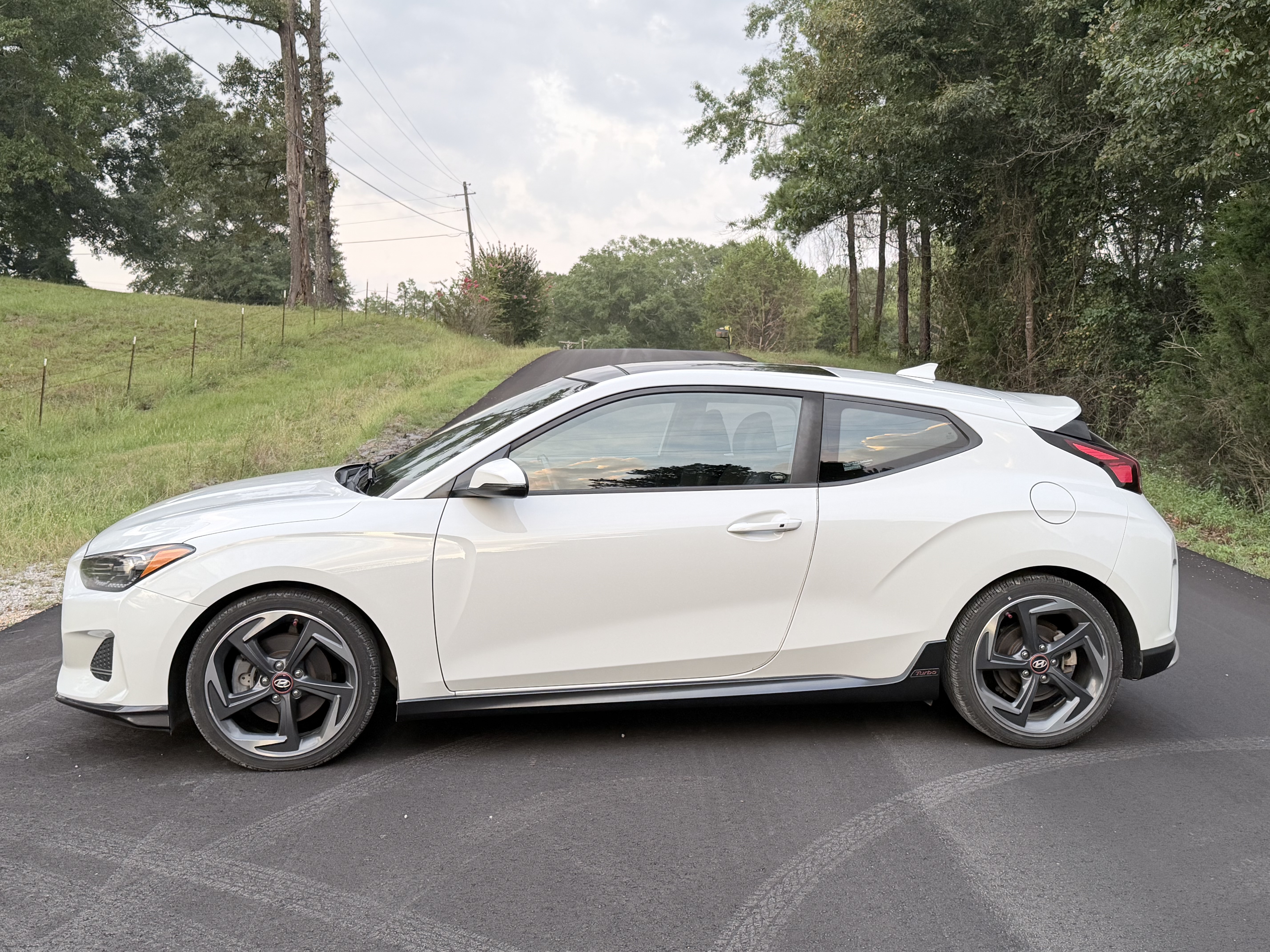 Used 2019 Hyundai Veloster Turbo FWD image 2