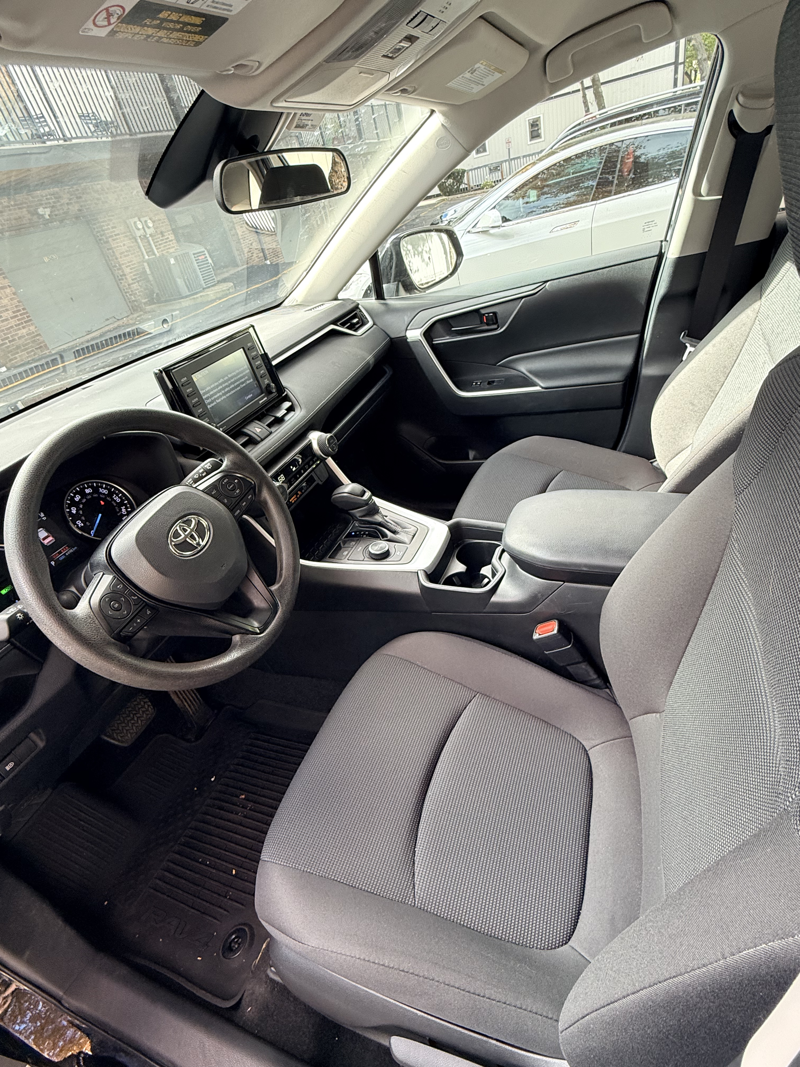 Used 2021 Toyota RAV4 LE AWD/4WD image 15