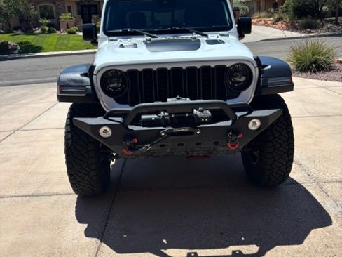 Used 2024 Jeep Gladiator Rubicon w/ Convenience Group AWD/4WD image 5