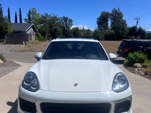 Used 2016 Porsche Cayenne S AWD/4WD image 9