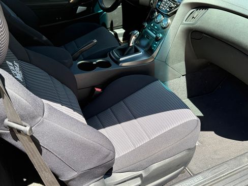 Used 2016 Hyundai Genesis 3.8 image 5