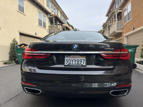 Used 2016 BMW 740i image 2